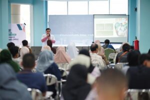 Bakti sosial RS UIN Alauddin - Pemeriksaan kesehatan mata dan pemberian kacamata gratis di Makassar